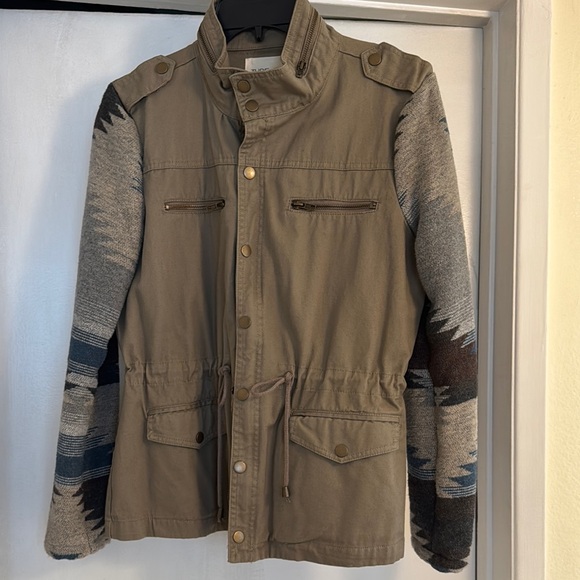 Thread & Supply - Picture 2 of 6